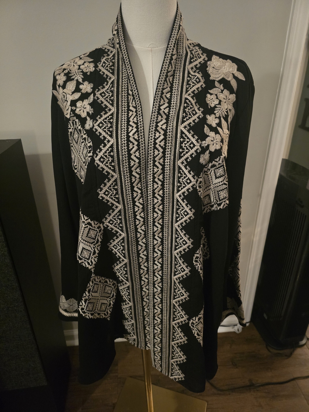 ANDREE BY UNIT Black Duster with Cream Embroidery